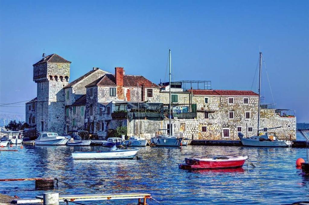 Modern Apartment Near Split & Trogir Kastela Exterior photo