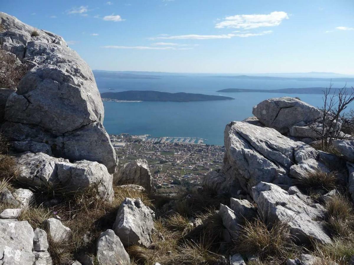 Modern Apartment Near Split & Trogir Kastela Exterior photo