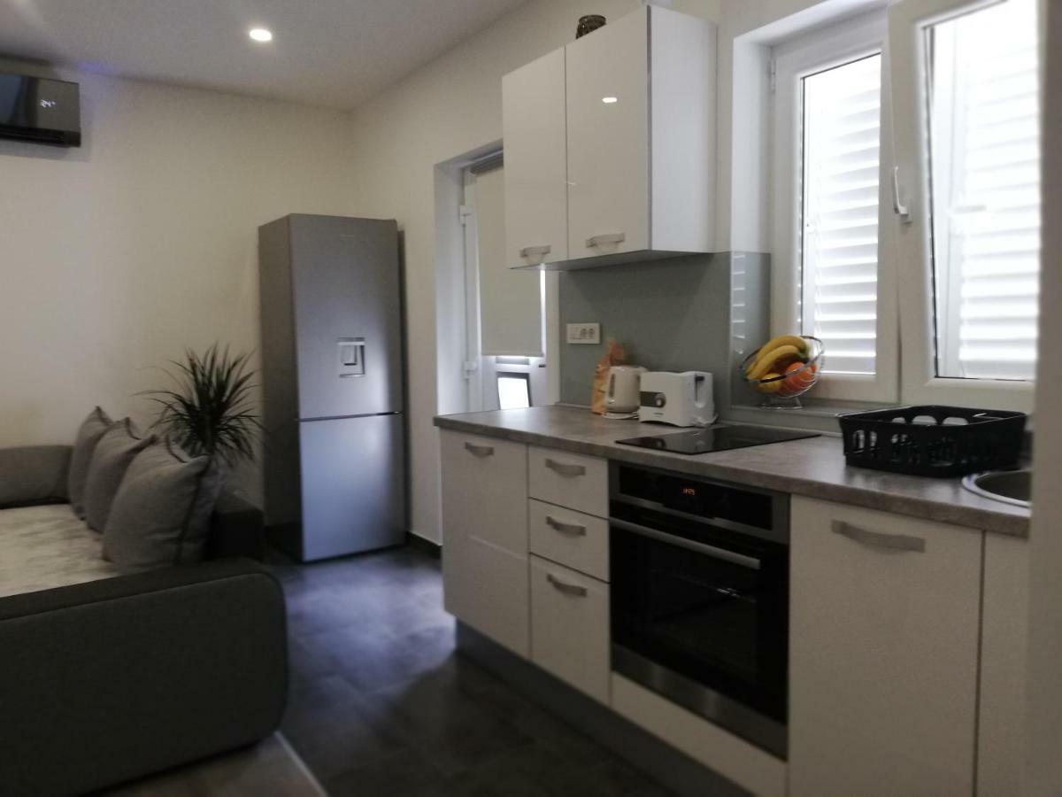 Modern Apartment Near Split & Trogir Kastela Exterior photo