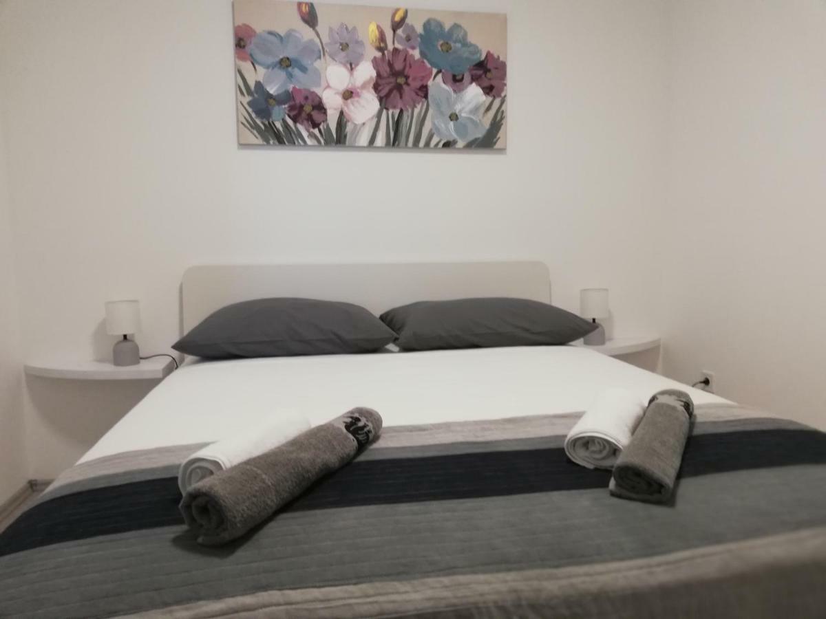 Modern Apartment Near Split & Trogir Kastela Exterior photo